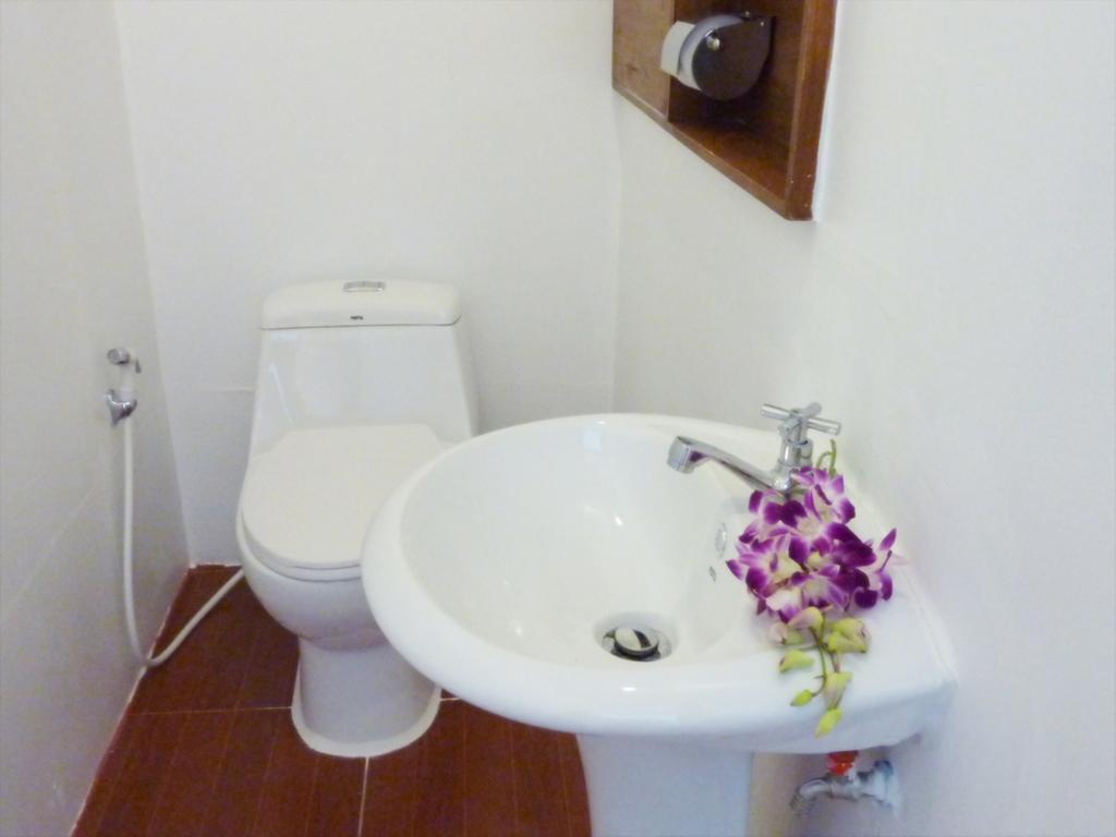 Tara Raft Hotel Kanchanaburi Ruang foto