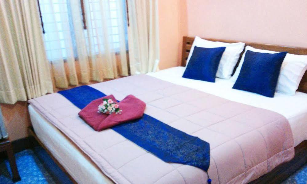 Tara Raft Hotel Kanchanaburi Bagian luar foto