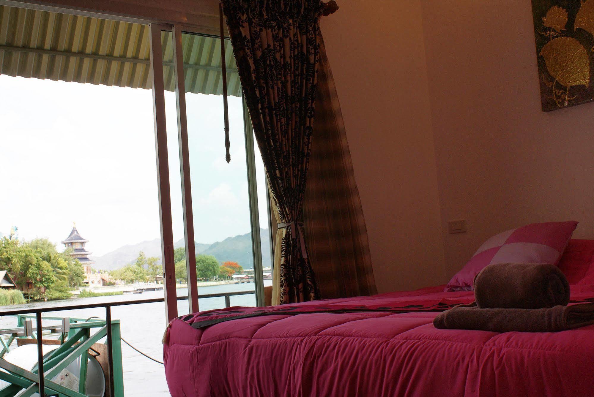 Tara Raft Hotel Kanchanaburi Bagian luar foto