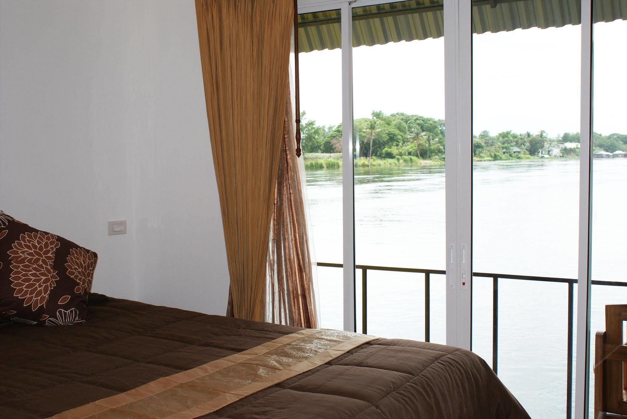 Tara Raft Hotel Kanchanaburi Bagian luar foto