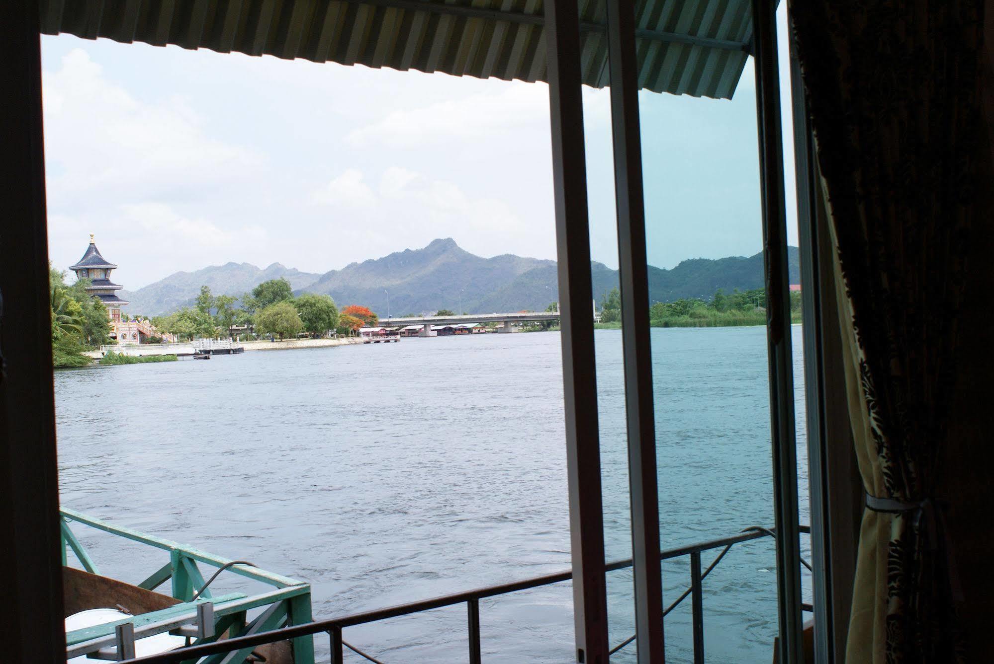 Tara Raft Hotel Kanchanaburi Bagian luar foto
